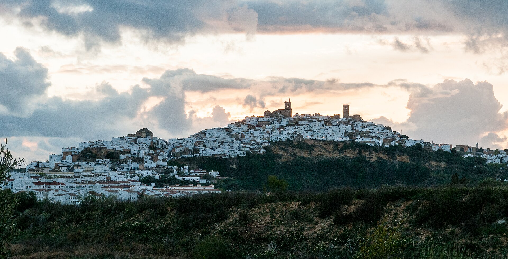 Arcos de la Frontera above the Guadalete river